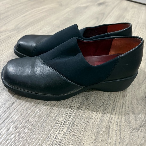 Hush Puppies Women’s Size 5 Black Leather Slip On Loafers Comfort Flex Cushioned - Picture 3 of 8